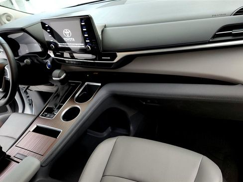 Certified 2024 Toyota Sienna XLE w/ XLE Plus Package image 28