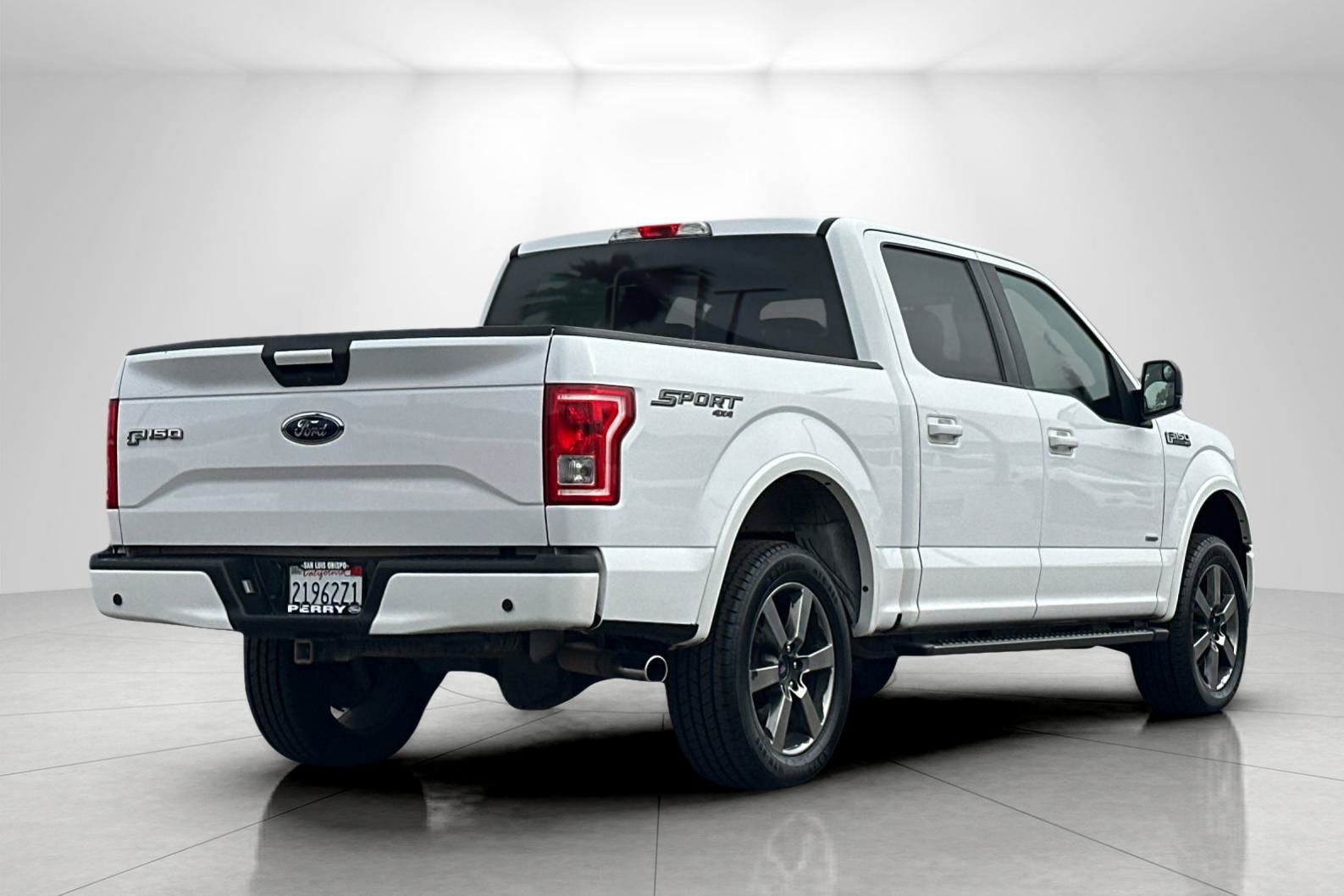 Used 2015 Ford F150 XLT w/ Equipment Group 302A Luxury AWD/4WD image 3