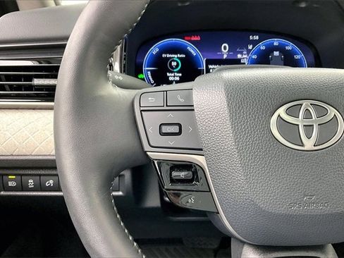 Used 2025 Toyota Camry XLE image 23