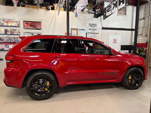 Used 2018 Jeep Grand Cherokee Trackhawk AWD/4WD image 4