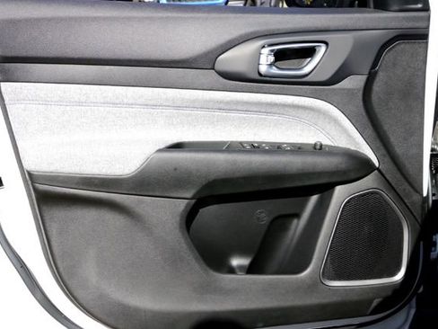 New 2026 Jeep Compass Latitude image 16