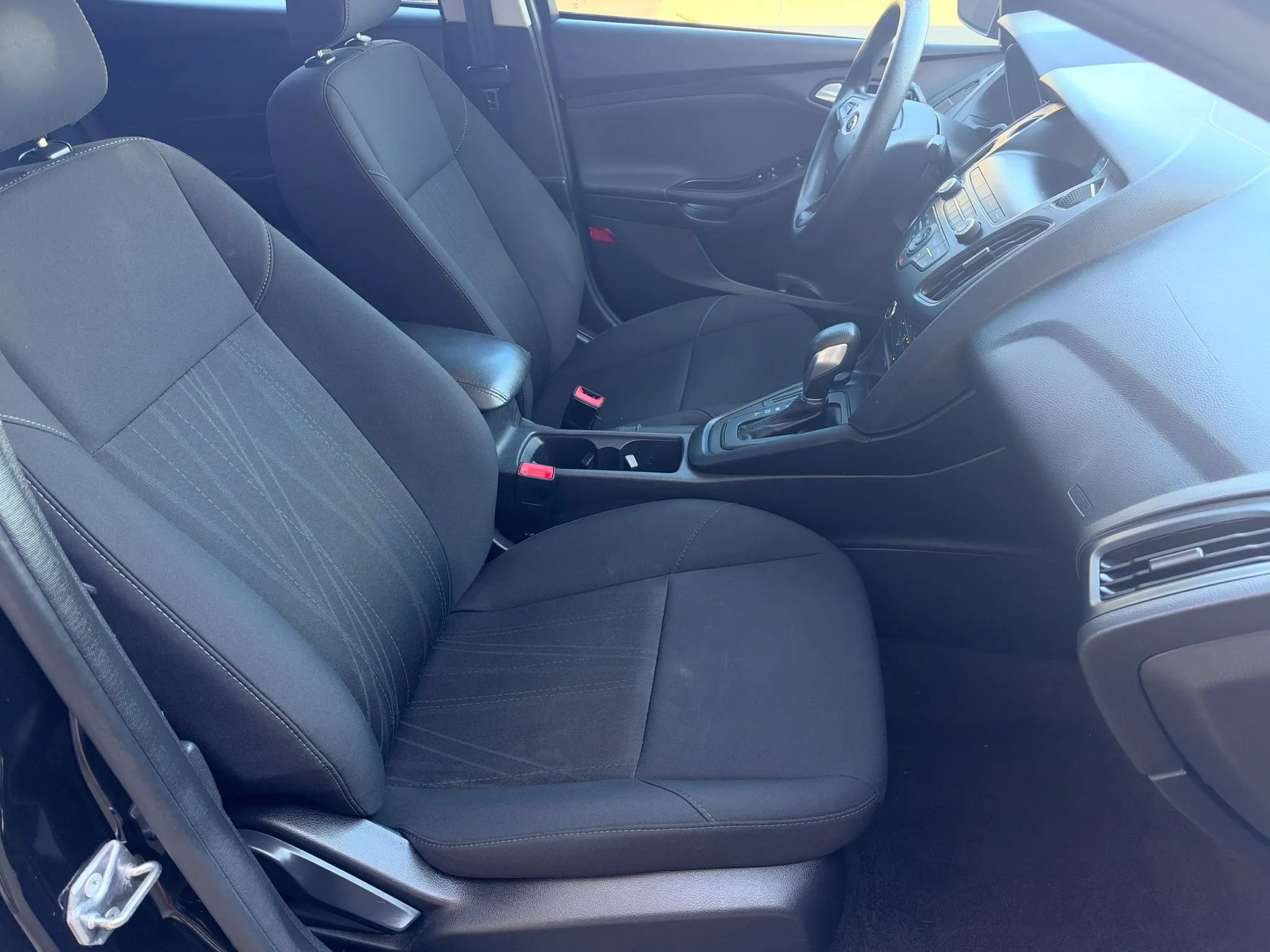 Used 2018 Ford Focus SE FWD image 22