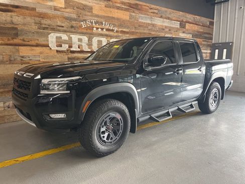 Used 2025 Nissan Frontier PRO-4X w/ Pro Convenience Package AWD/4WD image 2