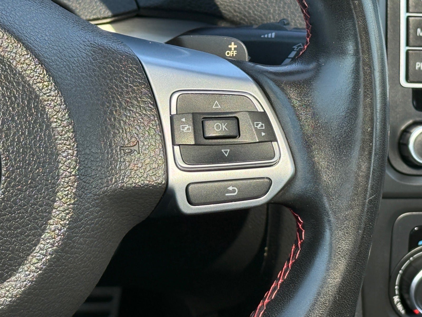 Used 2012 Volkswagen GTI Autobahn FWD image 21