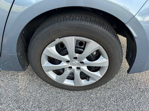 Used 2022 Toyota Corolla LE FWD image 10