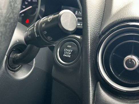 Used 2020 Toyota Yaris XLE image 32