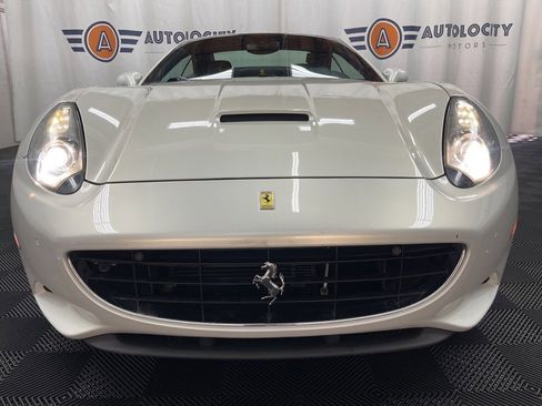 Used 2012 Ferrari California image 4