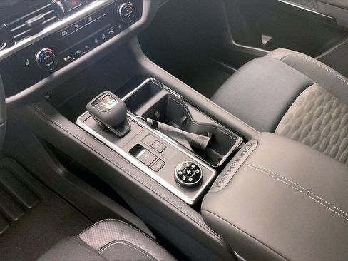 Certified 2025 Nissan Pathfinder SV image 9