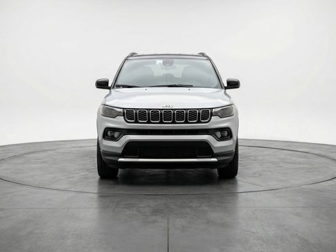 Used 2025 Jeep Compass Limited AWD/4WD image 2
