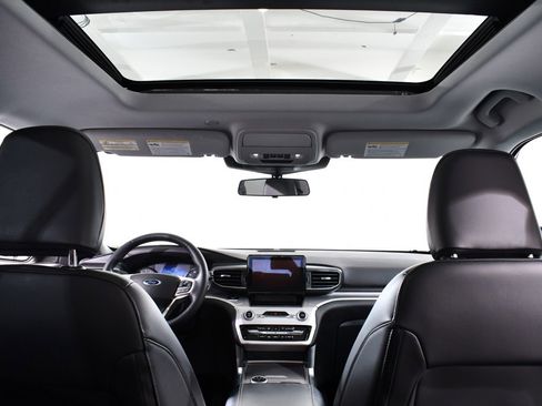 Used 2023 Ford Explorer XLT w/ Equipment Group 202A image 17