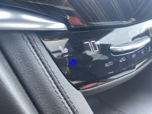 Certified 2025 Cadillac XT6 Premium Luxury image 30