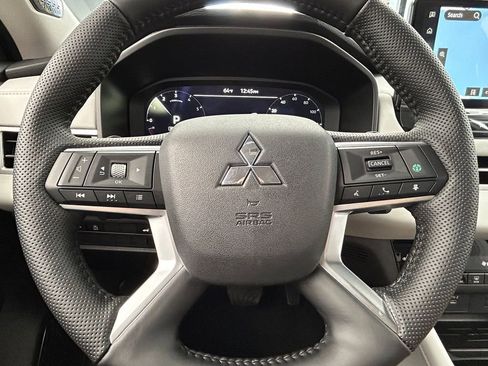 New 2026 Mitsubishi Outlander SE image 33