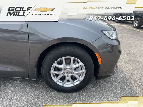 Used 2023 Chrysler Pacifica Touring-L FWD image 32