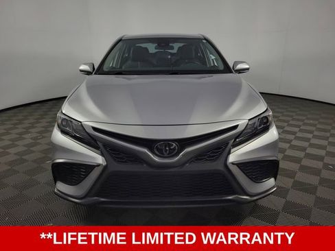 Used 2023 Toyota Camry SE image 3