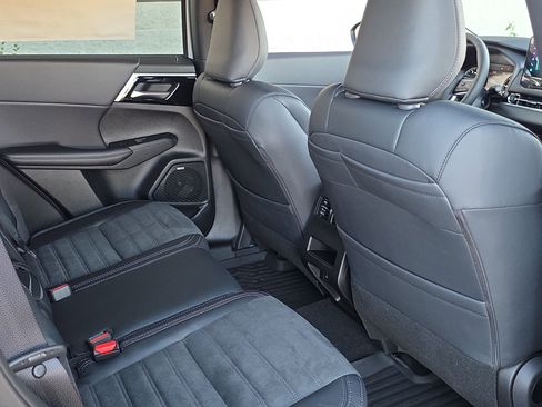 New 2026 Mitsubishi Outlander SE image 28