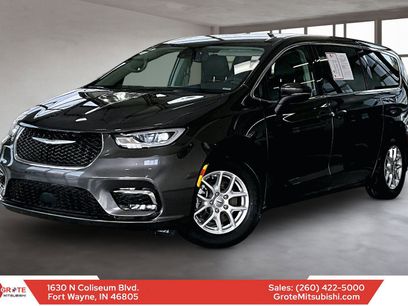 Used 2023 Chrysler Pacifica Touring-L