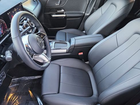 Used 2025 Mercedes-Benz GLA 250 image 12