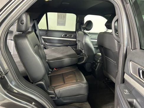 Used 2017 Ford Explorer XLT w/ Equipment Group 202A AWD/4WD image 27