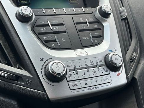 Used 2017 Chevrolet Equinox LT w/ Convenience Package image 20