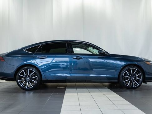 Used 2025 Honda Accord Touring image 3
