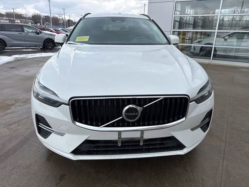 Used 2022 Volvo XC60 B5 Momentum image 2