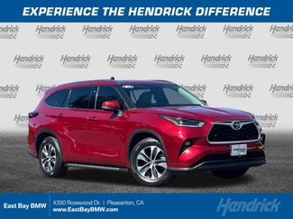 Used 2021 Toyota Highlander XLE FWD video 1