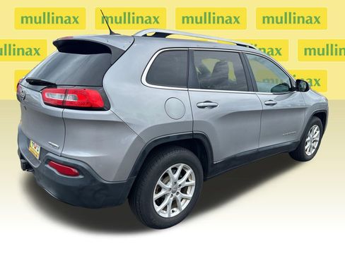 Used 2014 Jeep Cherokee Latitude w/ Trailer Tow Group AWD/4WD image 3