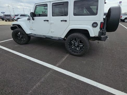 Used 2012 Jeep Wrangler Unlimited Sahara w/ Connectivity Group image 12