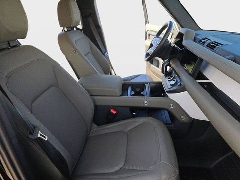 Used 2024 Land Rover Defender 110 S image 10