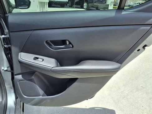 Used 2024 Nissan Sentra SV FWD image 11