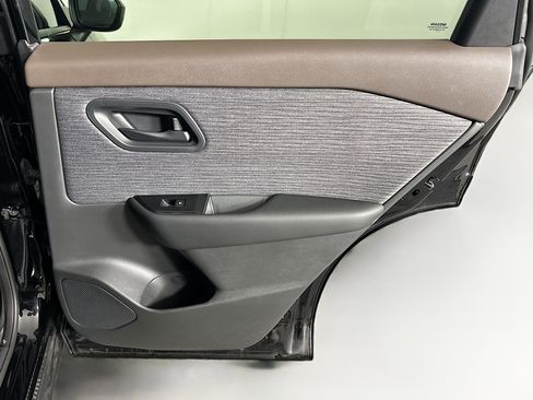 Used 2023 Nissan Rogue S AWD/4WD image 28