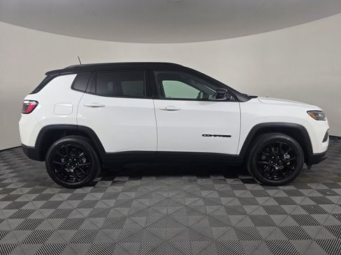 Used 2023 Jeep Compass Altitude image 2