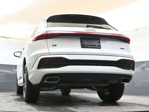 Used 2025 Audi Q5 Premium w/ 19" Wheel Package image 32