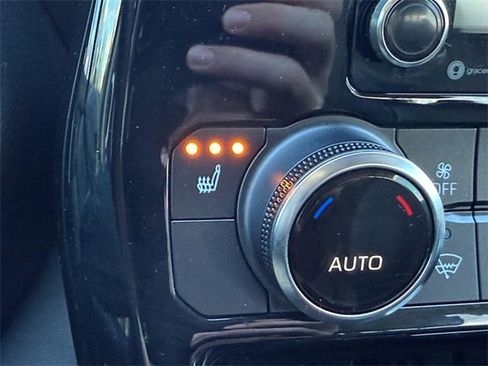 Used 2022 Toyota Highlander XLE image 22