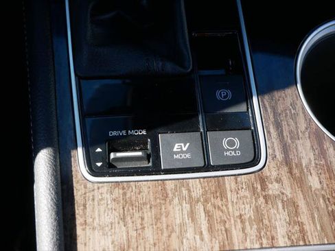 Certified 2025 Toyota Sienna Platinum AWD/4WD image 17