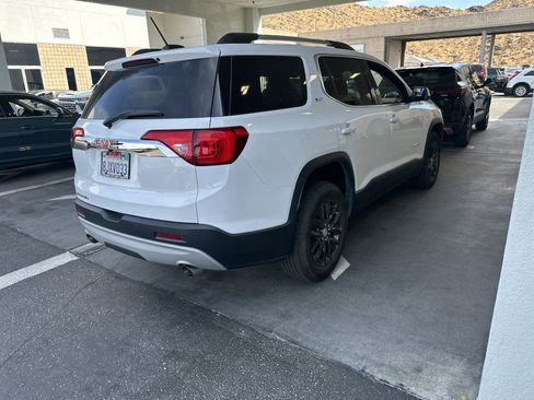 Used 2019 GMC Acadia SLT FWD image 3
