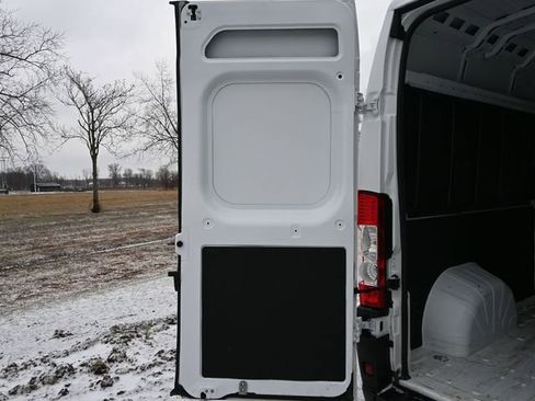 Used 2024 RAM ProMaster 2500 w/ Convenience Group FWD image 11