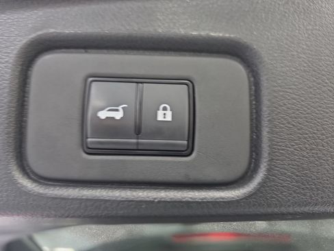 Used 2025 Nissan Pathfinder SV AWD/4WD image 13