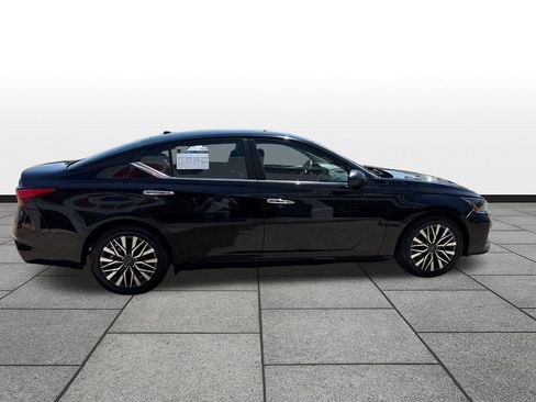 Used 2024 Nissan Altima 2.5 SV FWD image 6