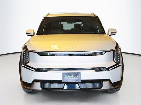 Used 2024 Kia EV9 Land AWD/4WD image 2