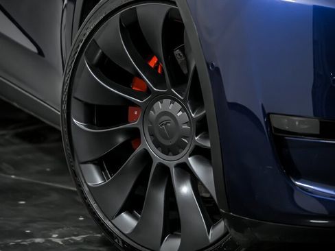 Used 2022 Tesla Model Y Performance image 3