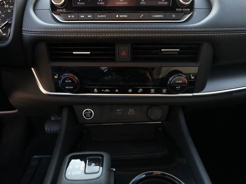 Used 2023 Nissan Rogue SV w/ SV Premium B Package AWD/4WD image 18