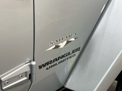 Used 2016 Jeep Wrangler Unlimited Sahara w/ Connectivity Group image 35