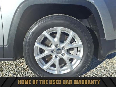 Used 2018 Jeep Cherokee Latitude Plus image 11