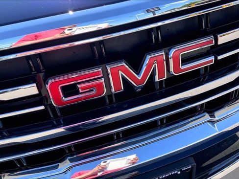 Used 2024 GMC Yukon XL SLT w/ SLT Luxury Package AWD/4WD image 32