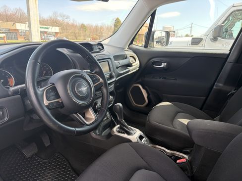 Certified 2017 Jeep Renegade Latitude w/ Cold Weather Group AWD/4WD image 12