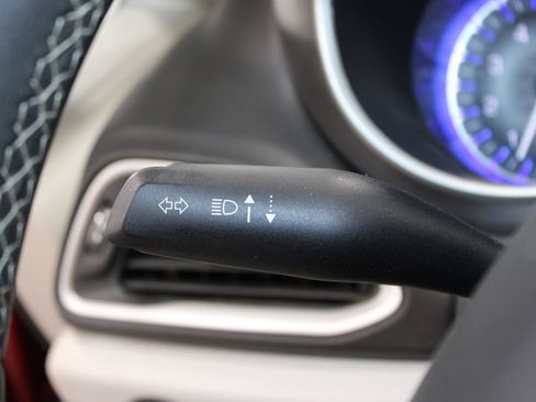 Used 2024 Chrysler Pacifica Touring-L FWD image 25