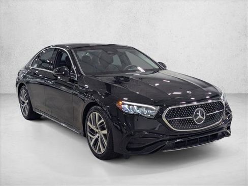 Used 2025 Mercedes-Benz E 350 4MATIC Sedan image 3
