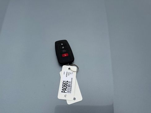 Used 2023 Toyota Highlander XLE image 30