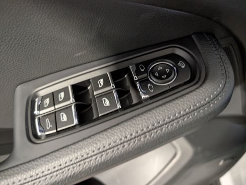 Certified 2026 Porsche Macan AWD/4WD image 22